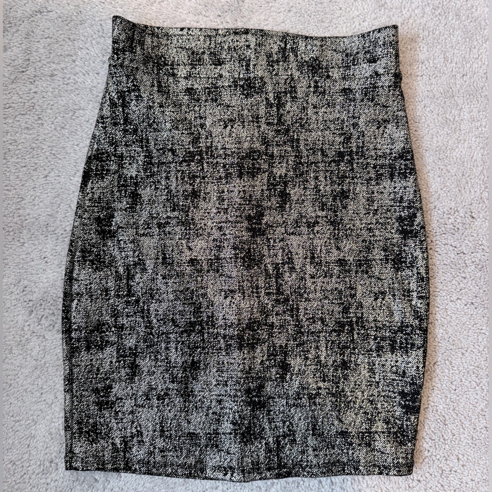 Black & Gold High-Waisted Mini Skirt ✨
